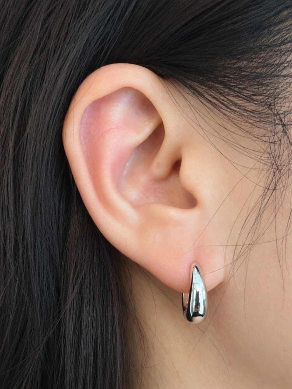 925 Sterling Silver Tapered Huggie Hoop Earrings | 15mm - Picture 2 of 2